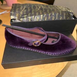 NEW IN BOX never worn Purple Velvet Flabelus Mary Jane’s